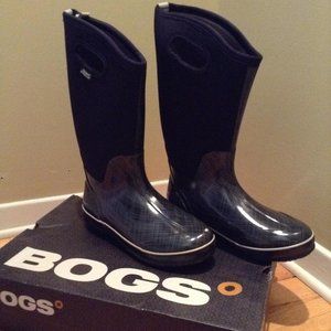 BOGS RAIN BOOTS SIZE 12.....BRAND NEW!